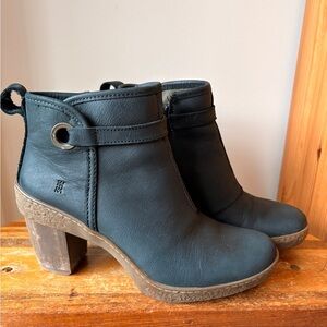 El Naturalista Leather Ankle Boots
